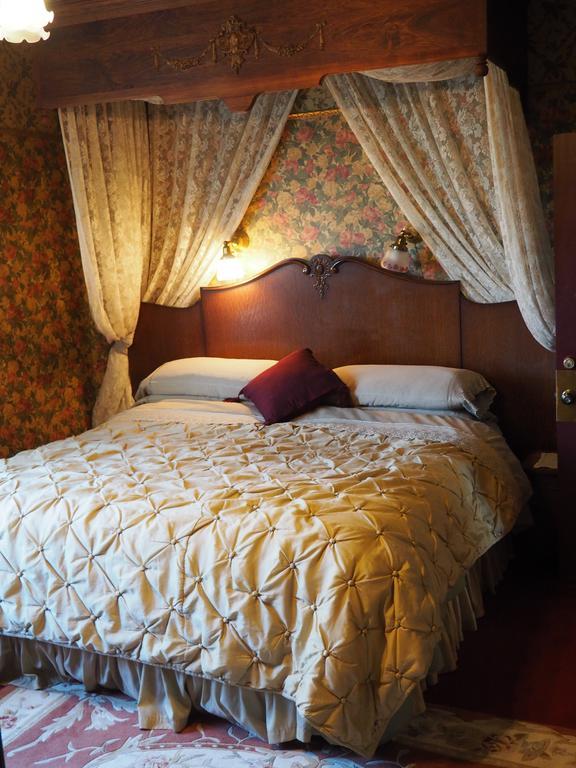 Old Consulate Inn Port Townsend Oda fotoğraf